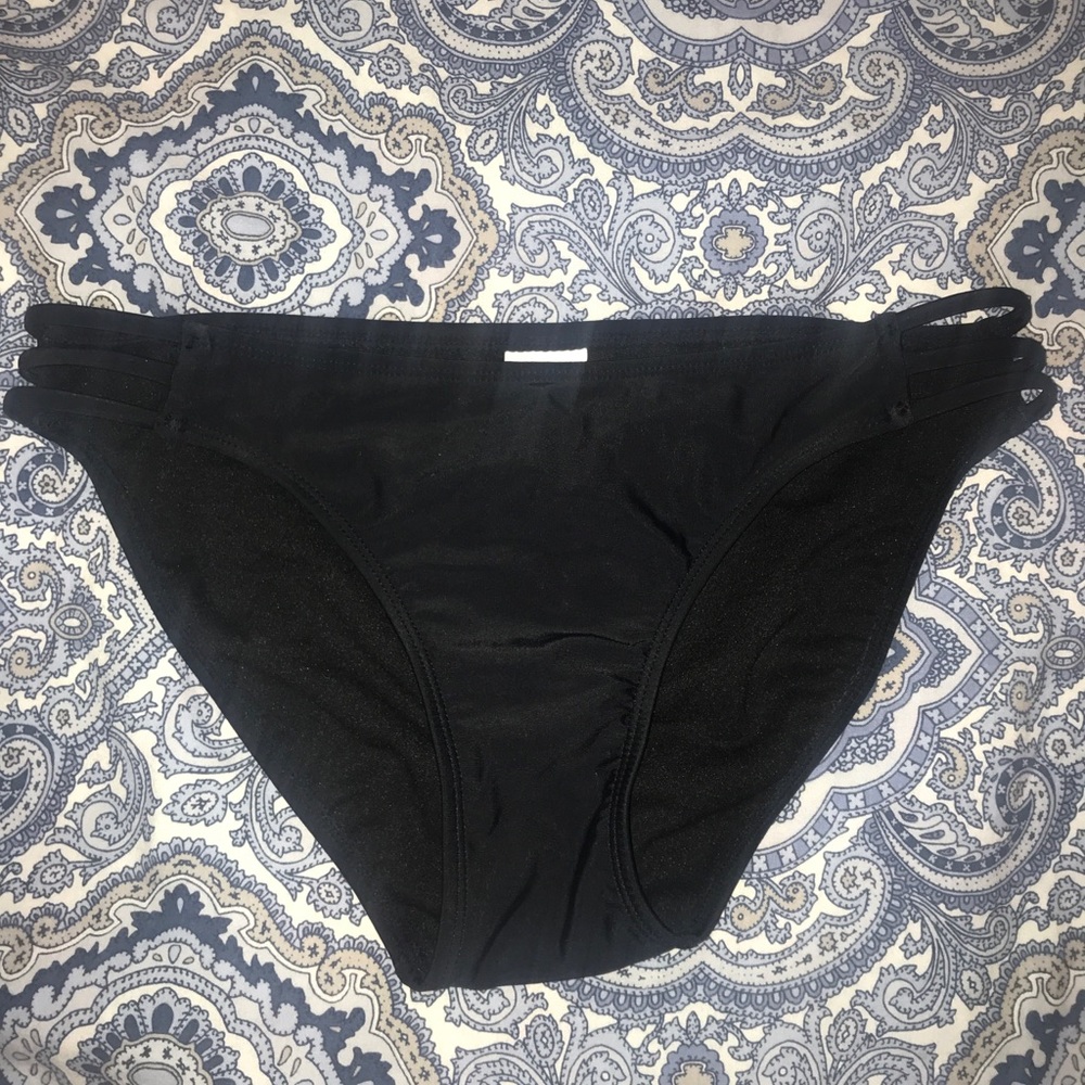 🌟LIMITED TIME🌟 Strappy black bikini bottom